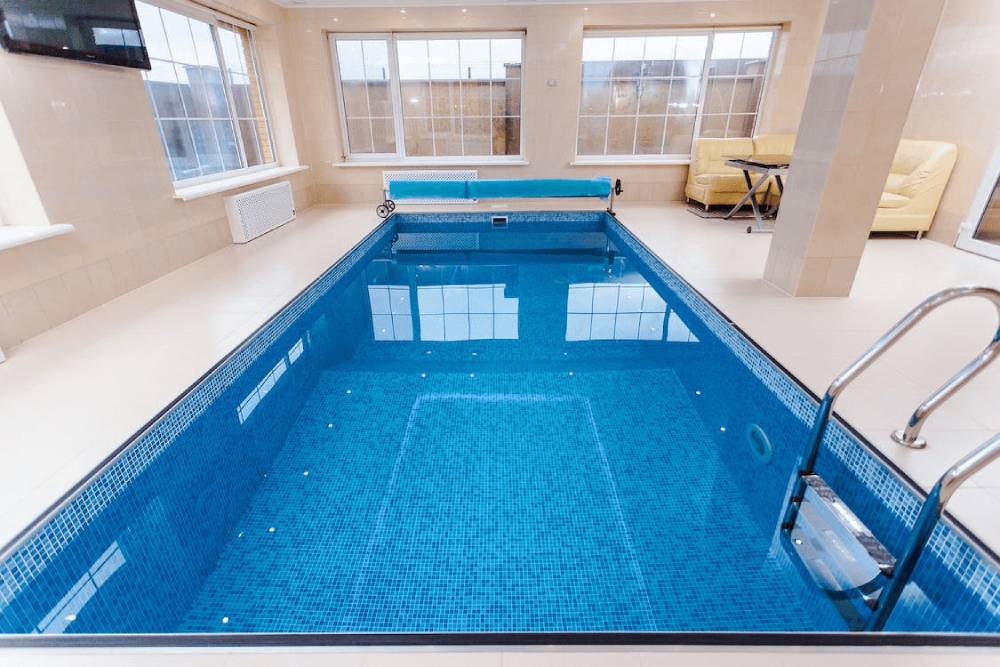 What are the main components of a swimming pool?